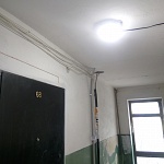 Работы по установке замка на двери выхода на кровлю и светильника LED